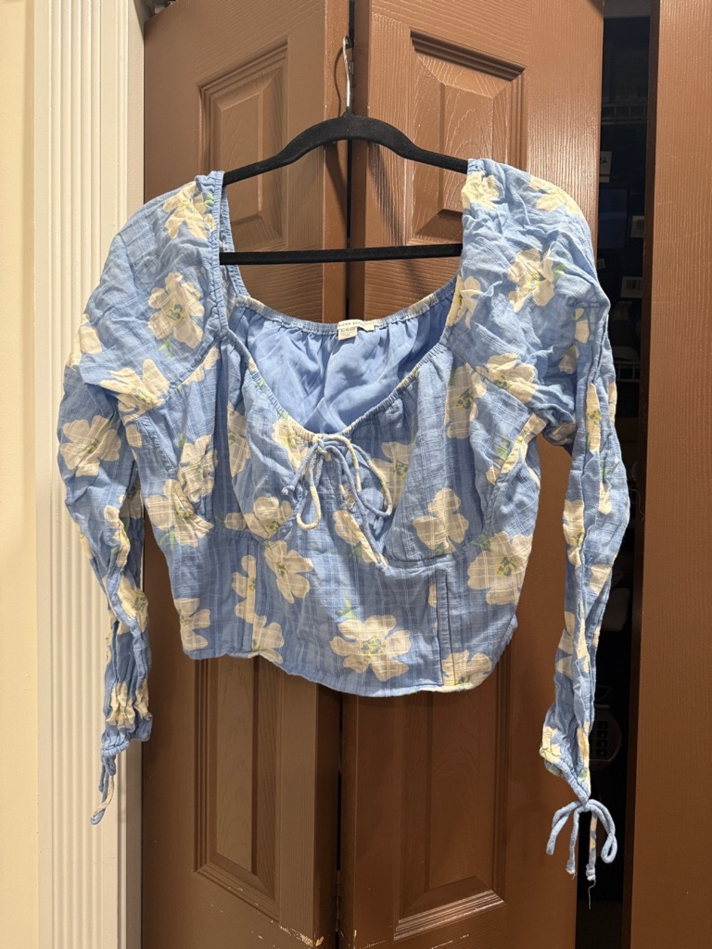 American Eagle Outfitters Light Blue Floral Tie-Front Long Sleeve Top